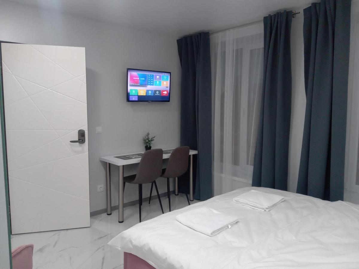 Pure Apartments Vip 2 リヴィウ エクステリア 写真
