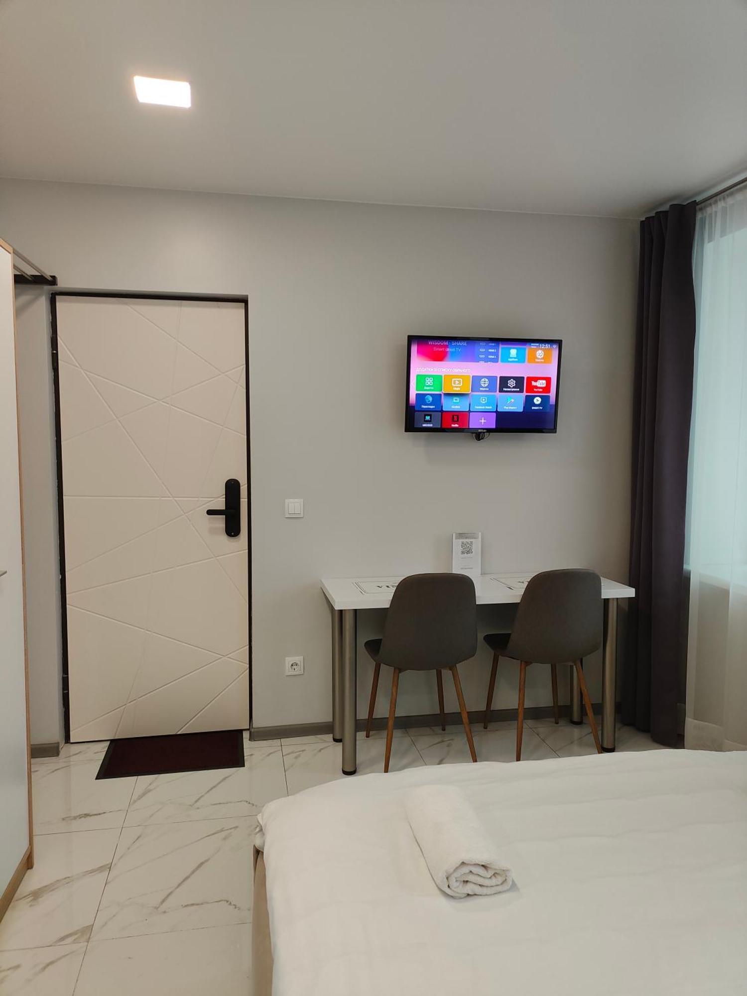 Pure Apartments Vip 2 リヴィウ エクステリア 写真